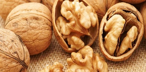 walnut8 597x295 - راه‌های تشخیص مرغوبیت گردو